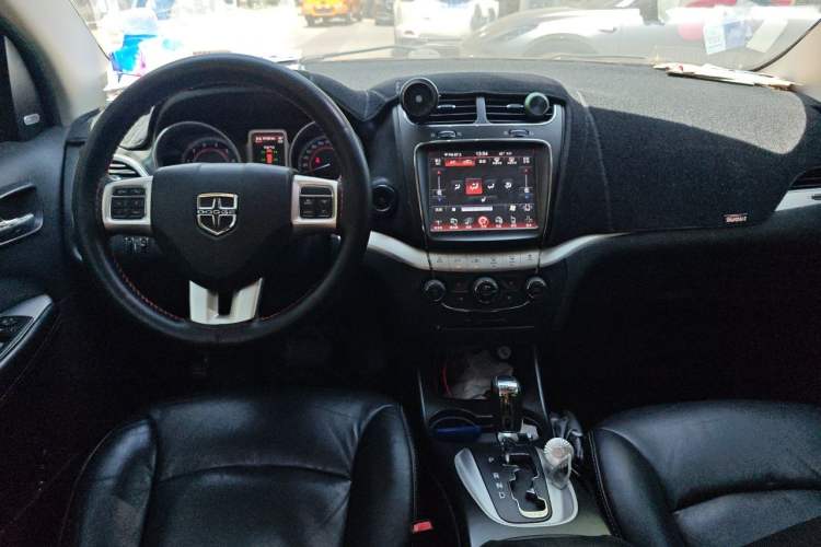 Used Dodge Journey 2014 2.4L Two-Wheel Drive Touring Edition Center Console
