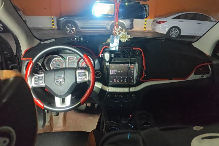 Used Dodge Journey 2014 2.4L Two-Wheel Drive Touring Edition Center Console