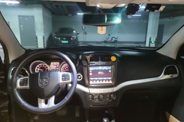 Used Dodge Journey 2014 2.4L Two-Wheel Drive Touring Edition Center Console