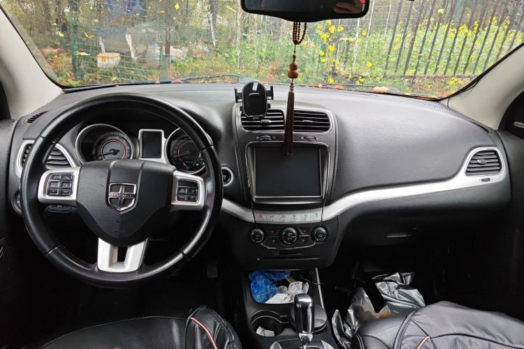 Used Dodge Journey 2014 2.4L Two-Wheel Drive Touring Edition Center Console