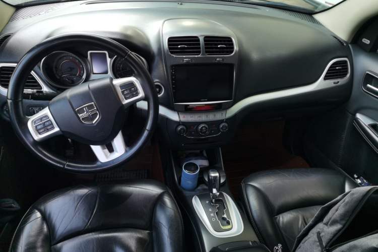 Used Dodge Journey 2014 2.4L Two-Wheel Drive Touring Edition Center Console