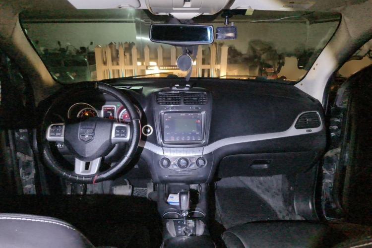 Used Dodge Journey 2014 2.4L Two-Wheel Drive Touring Edition Center Console