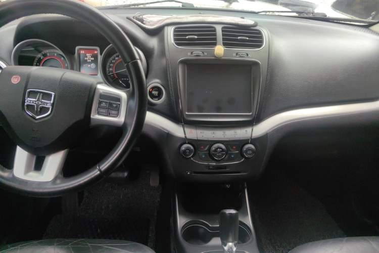 Used Dodge Journey 2014 2.4L Two-Wheel Drive Touring Edition Center Console