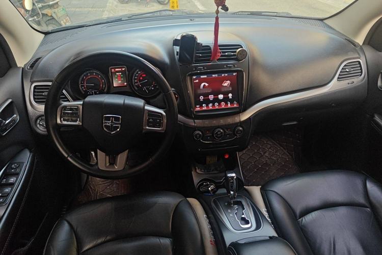 Used Dodge Journey 2014 2.4L Two-Wheel Drive Touring Edition Center Console