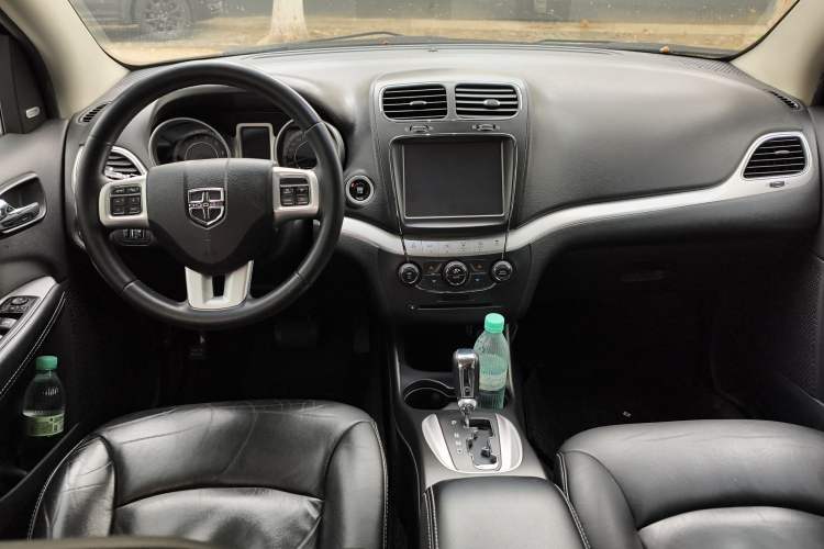 Used Dodge Journey 2014 2.4L Two-Wheel Drive Touring Edition Center Console