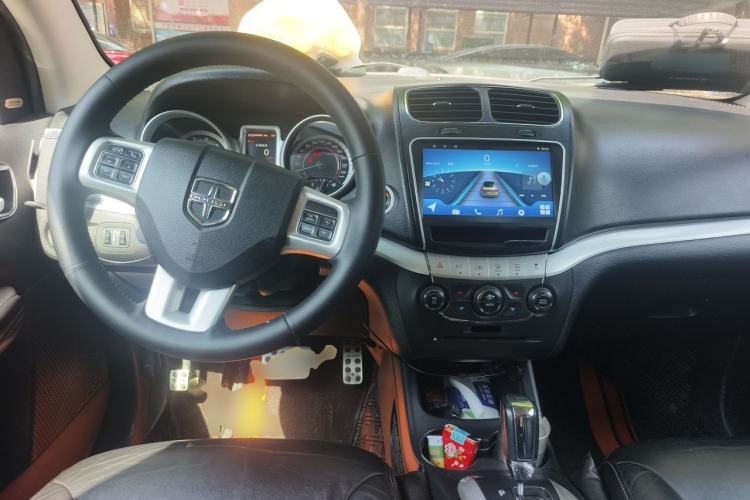 Used Dodge Journey 2014 2.4L Two-Wheel Drive Touring Edition Center Console