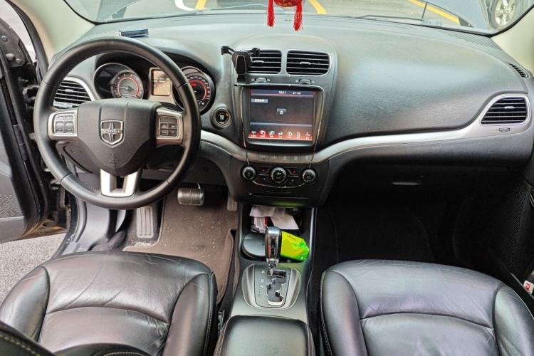 Used Dodge Journey 2014 2.4L Two-Wheel Drive Touring Edition Center Console