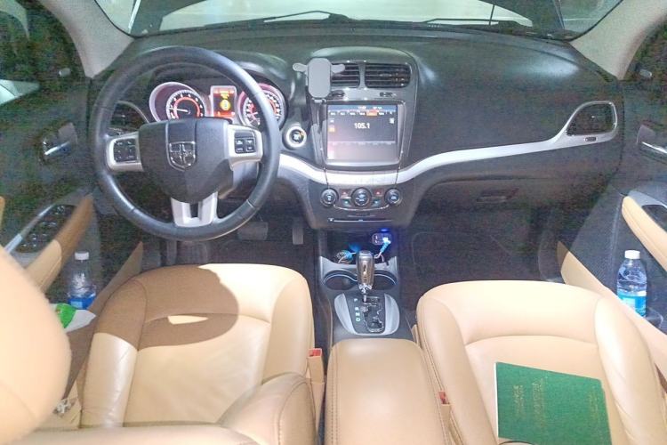 Used Dodge Journey 2014 2.4L Two-Wheel Drive Touring Edition Center Console
