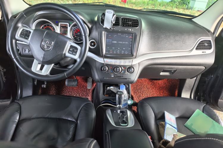 Used Dodge Journey 2014 2.4L Two-Wheel Drive Touring Edition Center Console