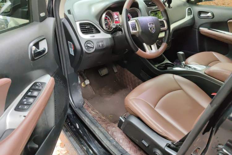 Used Dodge Journey 2014 2.4L Two-Wheel Drive Touring Edition Driver Seat