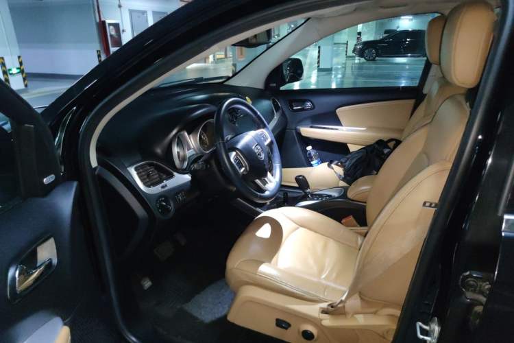 Used Dodge Journey 2014 2.4L Two-Wheel Drive Touring Edition Driver Seat
