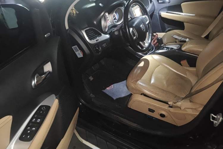 Used Dodge Journey 2014 2.4L Two-Wheel Drive Touring Edition Driver Seat