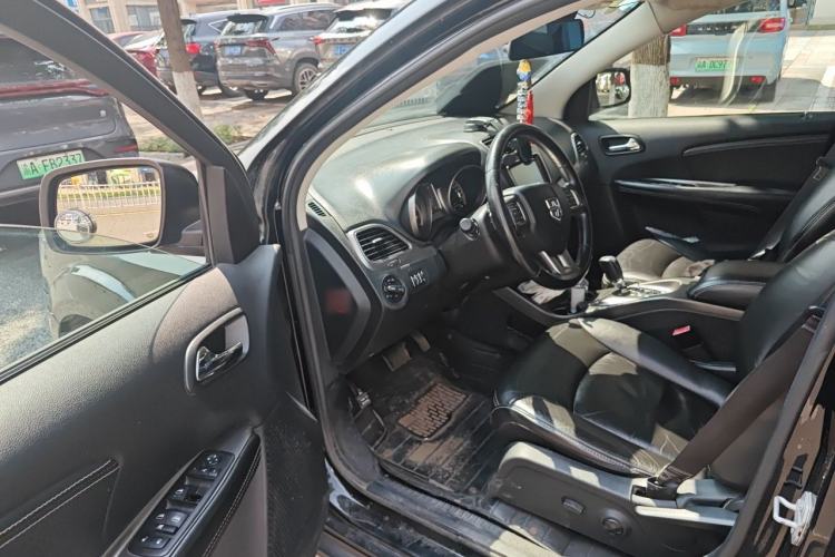 Used Dodge Journey 2014 2.4L Two-Wheel Drive Touring Edition Driver Seat