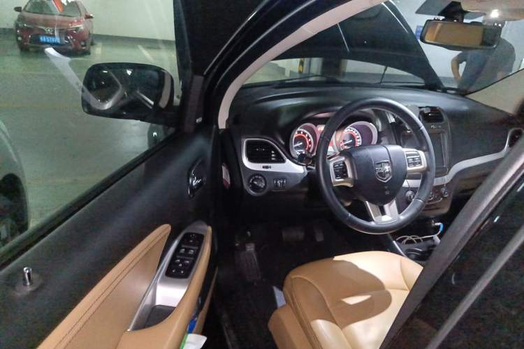 Used Dodge Journey 2014 2.4L Two-Wheel Drive Touring Edition Driver Seat