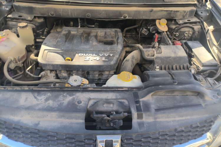 Used Dodge Journey 2014 2.4L Two-Wheel Drive Touring Edition Engine Bay