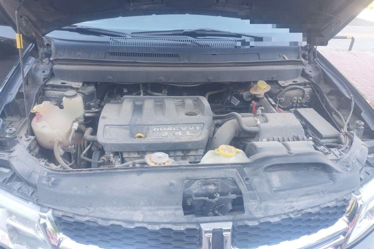 Used Dodge Journey 2014 2.4L Two-Wheel Drive Touring Edition Engine Bay