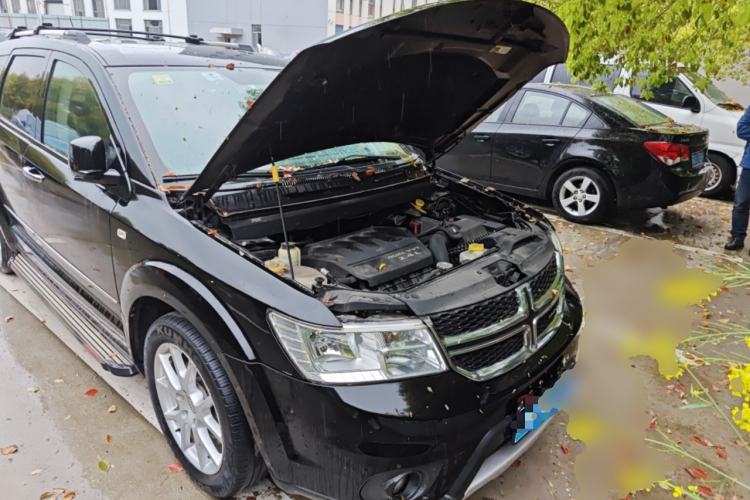 Used Dodge Journey 2014 2.4L Two-Wheel Drive Touring Edition Engine Bay