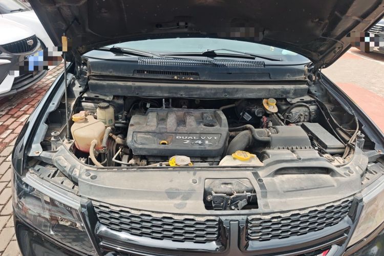 Used Dodge Journey 2014 2.4L Two-Wheel Drive Touring Edition Engine Bay