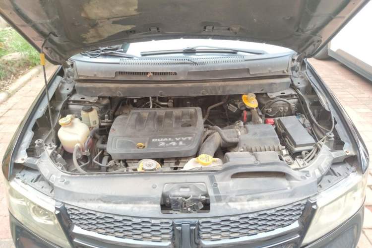 Used Dodge Journey 2014 2.4L Two-Wheel Drive Touring Edition Engine Bay