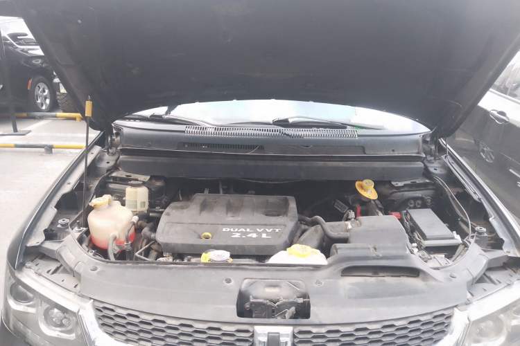 Used Dodge Journey 2014 2.4L Two-Wheel Drive Touring Edition Engine Bay