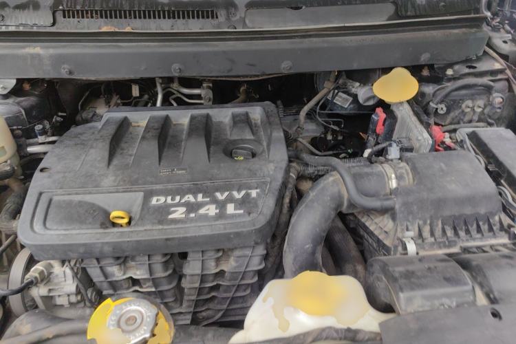 Used Dodge Journey 2014 2.4L Two-Wheel Drive Touring Edition Engine Bay