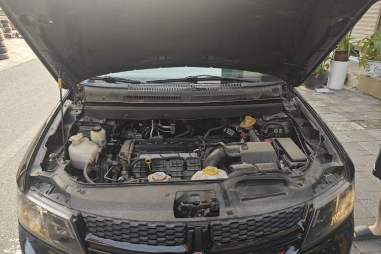 Used Dodge Journey 2014 2.4L Two-Wheel Drive Touring Edition Engine Bay