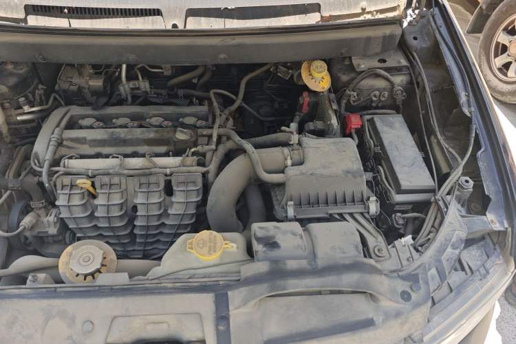 Used Dodge Journey 2014 2.4L Two-Wheel Drive Touring Edition Engine Bay Left