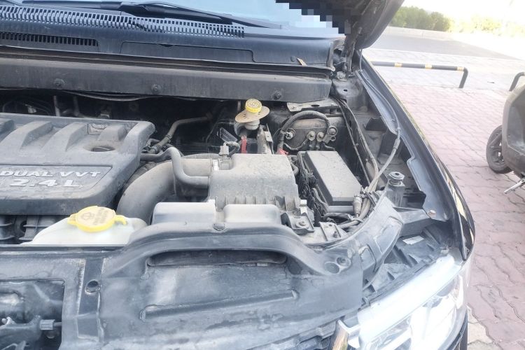 Used Dodge Journey 2014 2.4L Two-Wheel Drive Touring Edition Engine Bay Left