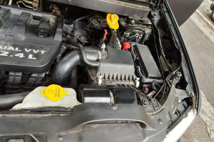 Used Dodge Journey 2014 2.4L Two-Wheel Drive Touring Edition Engine Bay Left