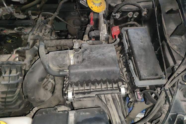 Used Dodge Journey 2014 2.4L Two-Wheel Drive Touring Edition Engine Bay Left