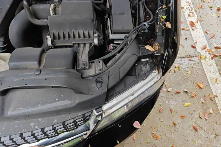 Used Dodge Journey 2014 2.4L Two-Wheel Drive Touring Edition Engine Bay Left