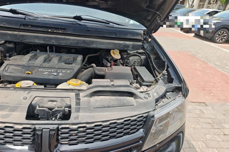 Used Dodge Journey 2014 2.4L Two-Wheel Drive Touring Edition Engine Bay Left