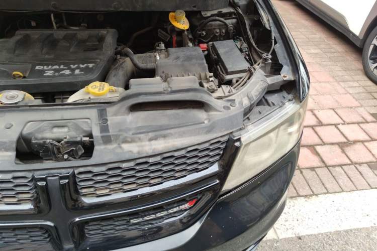 Used Dodge Journey 2014 2.4L Two-Wheel Drive Touring Edition Engine Bay Left