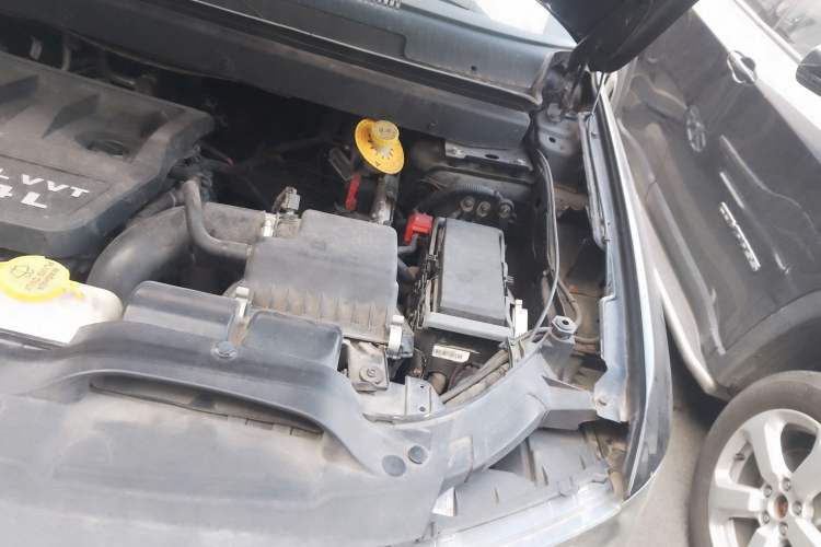 Used Dodge Journey 2014 2.4L Two-Wheel Drive Touring Edition Engine Bay Left
