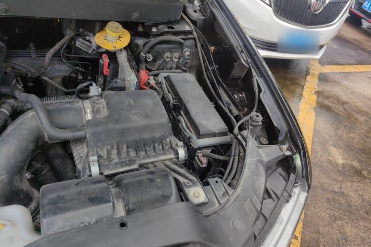 Used Dodge Journey 2014 2.4L Two-Wheel Drive Touring Edition Engine Bay Left