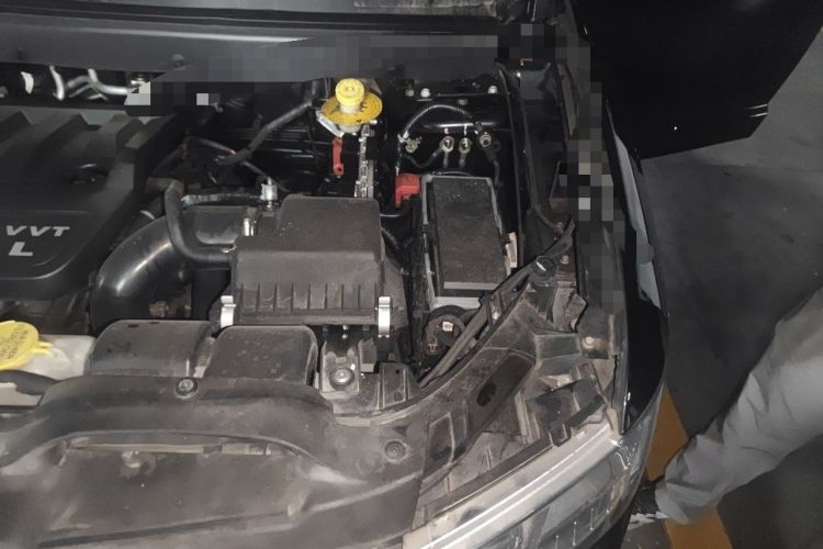 Used Dodge Journey 2014 2.4L Two-Wheel Drive Touring Edition Engine Bay Left