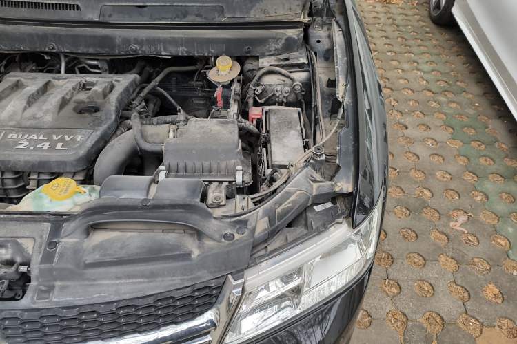 Used Dodge Journey 2014 2.4L Two-Wheel Drive Touring Edition Engine Bay Left