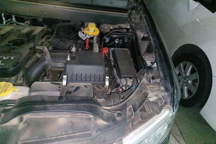 Used Dodge Journey 2014 2.4L Two-Wheel Drive Touring Edition Engine Bay Left