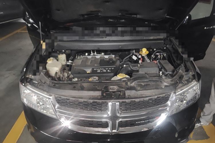Used Dodge Journey 2014 2.4L Two-Wheel Drive Touring Edition Engine Bay
