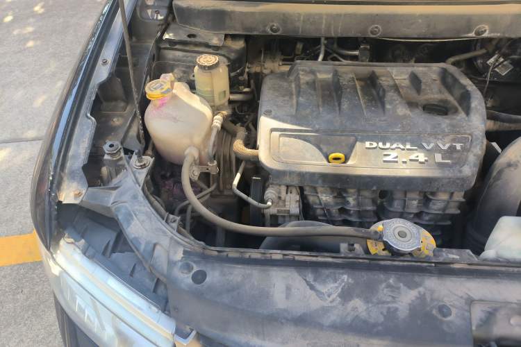 Used Dodge Journey 2014 2.4L Two-Wheel Drive Touring Edition Engine Bay Right