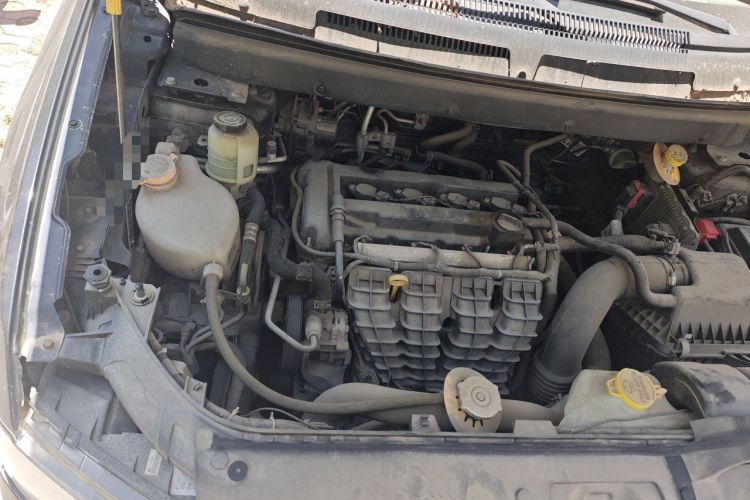 Used Dodge Journey 2014 2.4L Two-Wheel Drive Touring Edition Engine Bay Right
