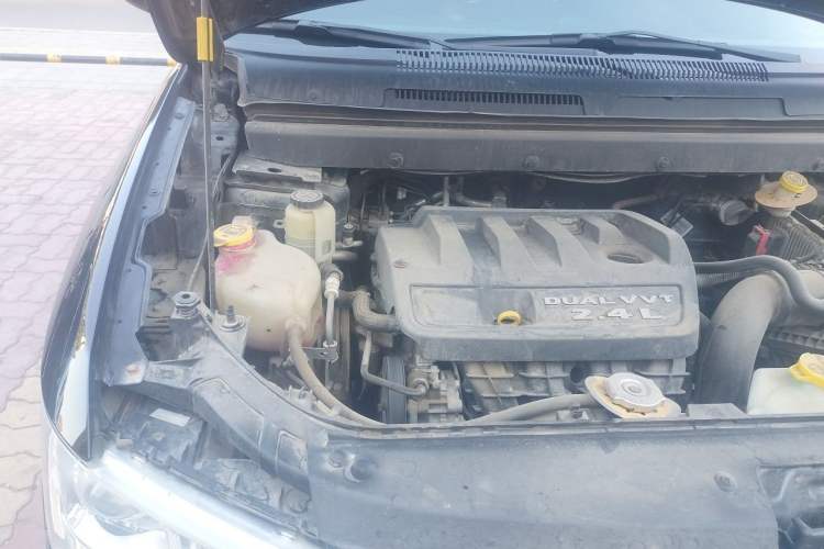 Used Dodge Journey 2014 2.4L Two-Wheel Drive Touring Edition Engine Bay Right