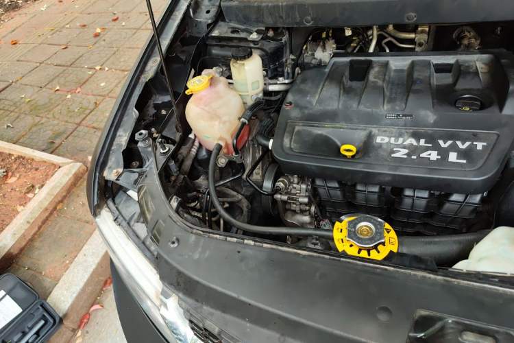 Used Dodge Journey 2014 2.4L Two-Wheel Drive Touring Edition Engine Bay Right