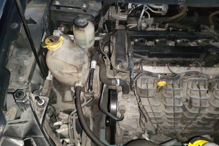 Used Dodge Journey 2014 2.4L Two-Wheel Drive Touring Edition Engine Bay Right