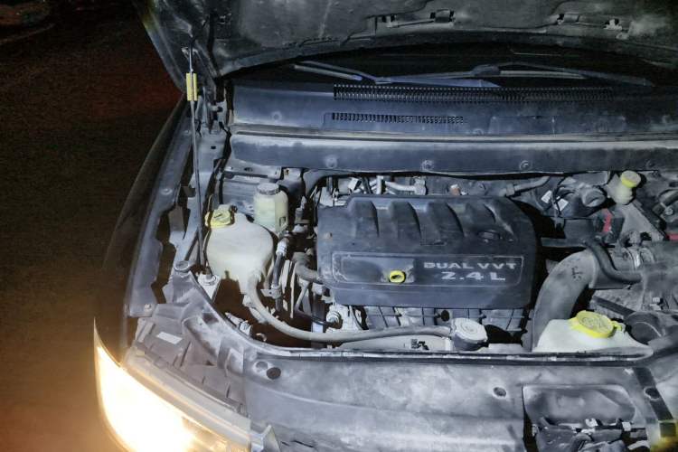Used Dodge Journey 2014 2.4L Two-Wheel Drive Touring Edition Engine Bay Right