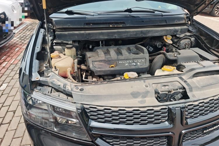 Used Dodge Journey 2014 2.4L Two-Wheel Drive Touring Edition Engine Bay Right