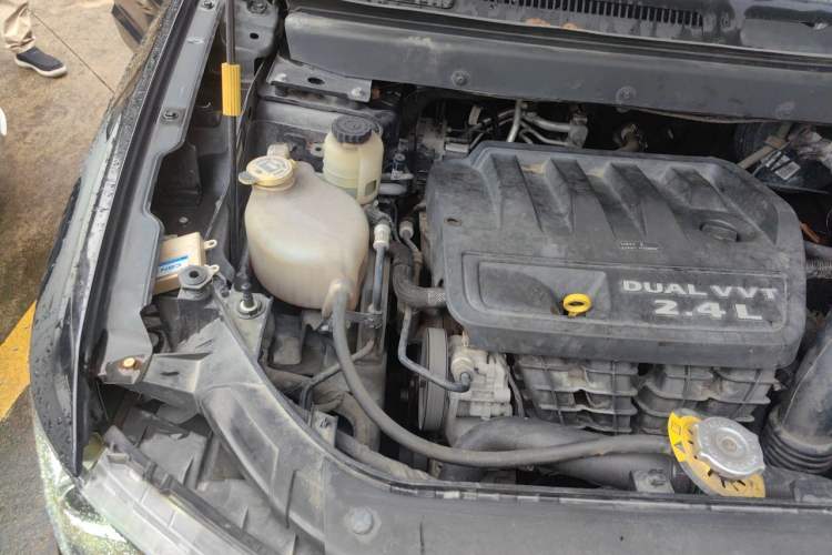 Used Dodge Journey 2014 2.4L Two-Wheel Drive Touring Edition Engine Bay Right