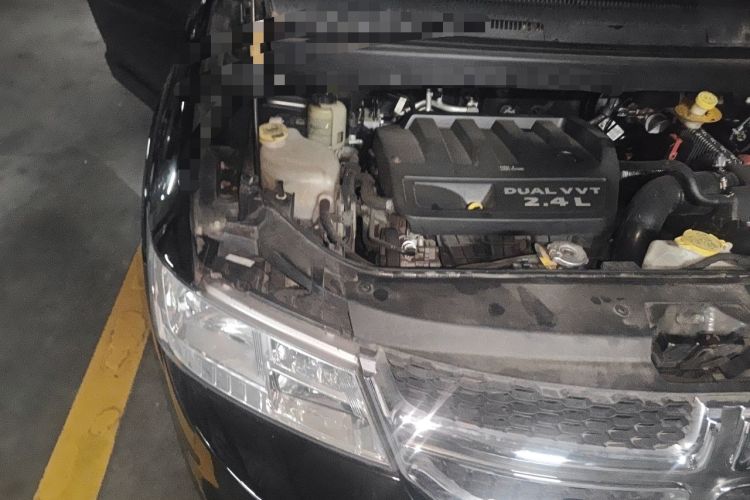 Used Dodge Journey 2014 2.4L Two-Wheel Drive Touring Edition Engine Bay Right