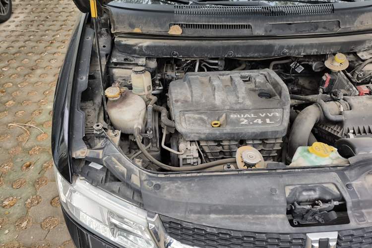 Used Dodge Journey 2014 2.4L Two-Wheel Drive Touring Edition Engine Bay Right