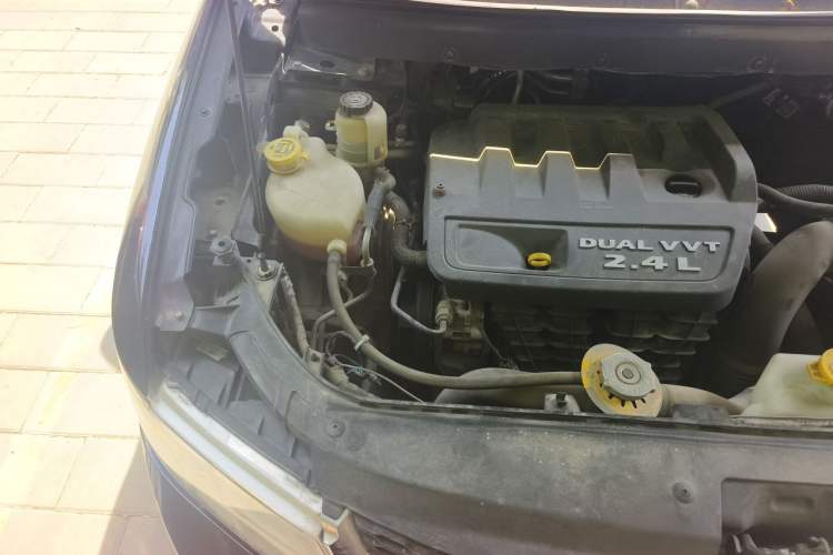Used Dodge Journey 2014 2.4L Two-Wheel Drive Touring Edition Engine Bay Right